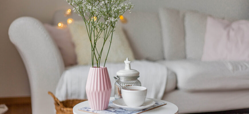Spring,Home,Cozy,Interior.,A,Bouquet,Of,Flowers,In,A